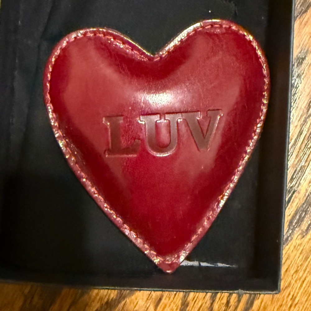 Raika LUV Paperweight - Picture 3 of 3